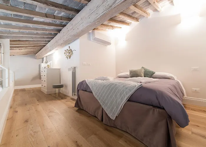 Santa Croce Apartment